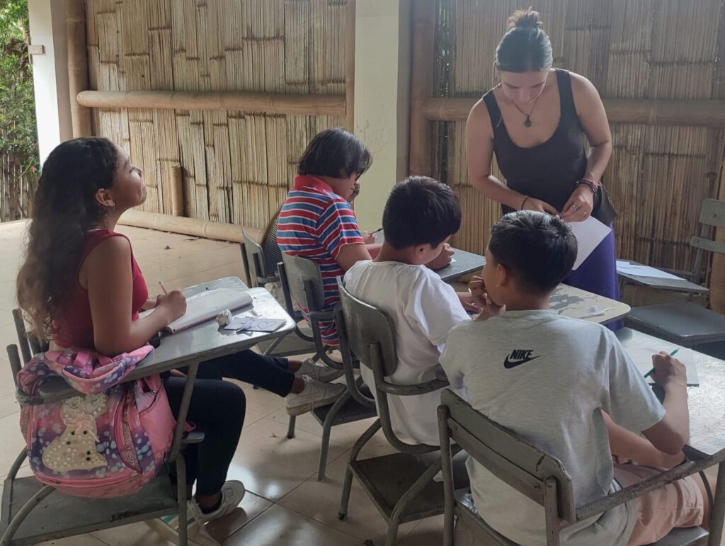 Kora teaching English in Tabuga